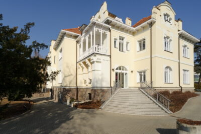 ReproGenesis Brno clinic - building and main entrance